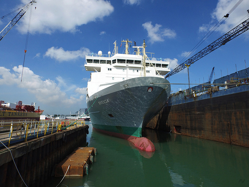 Deutsche-Oel-Gas-Spezialschiff-MS-Svenja-Singapur